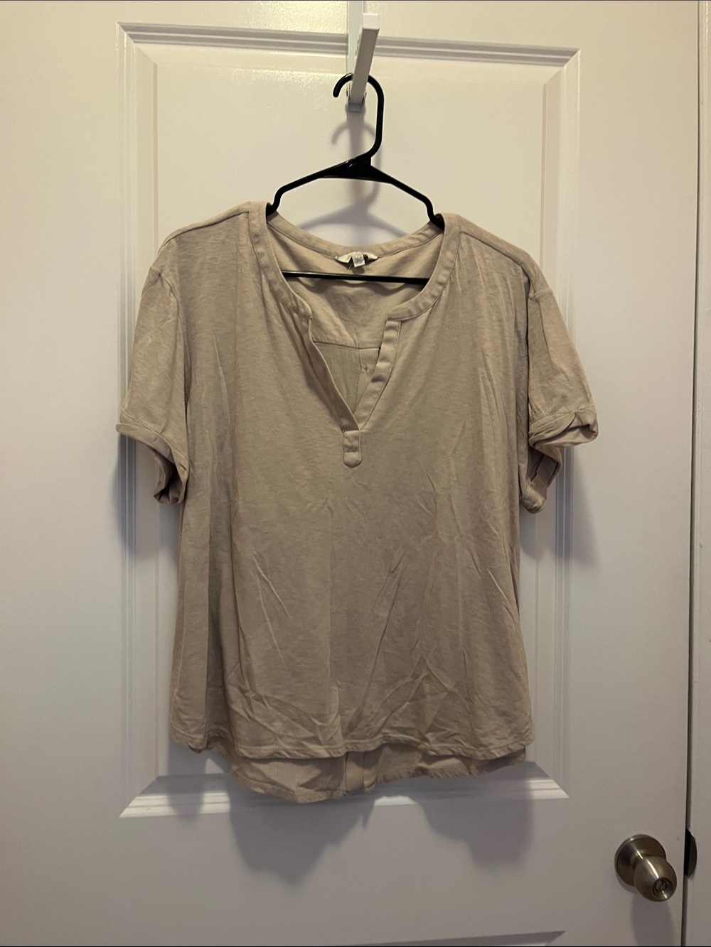 (NWT) Lucky Brand Short Sleeve V-Neck Tee in Light Beige